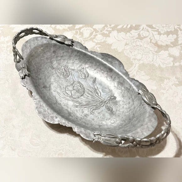 Rodney kent | Dining | Vintage Rodney Kent Hammered Aluminum Tulip ...